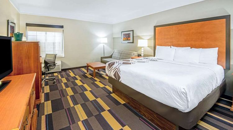 La Quinta Inn & Suites- Moore Suite