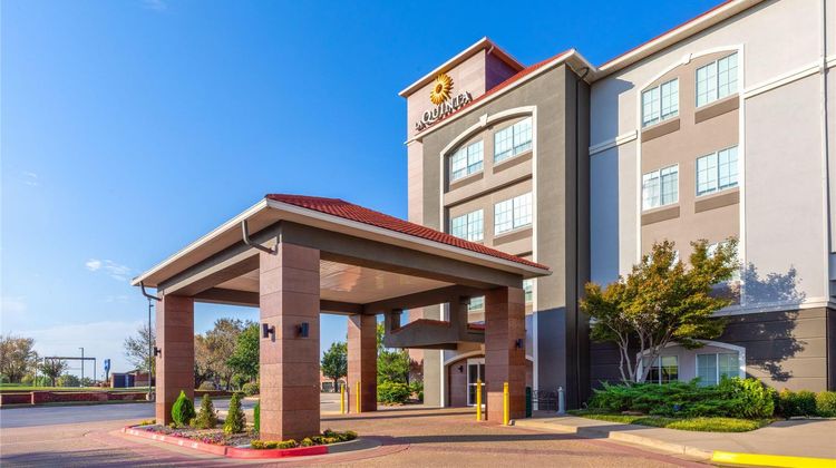 La Quinta Inn & Suites- Moore Exterior