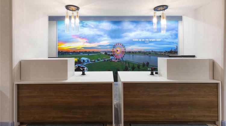 La Quinta Inn & Suites- Moore Lobby