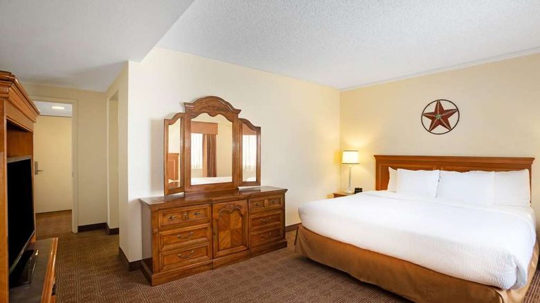 <b>La Quinta Inn Austin Capitol / Downtown Suite</b>. Images powered by <a href="https://iceportal.shijigroup.com/" title="IcePortal" target="_blank">IcePortal</a>.