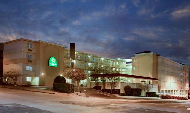 La Quinta Inn Austin Capitol / Downtown Exterior