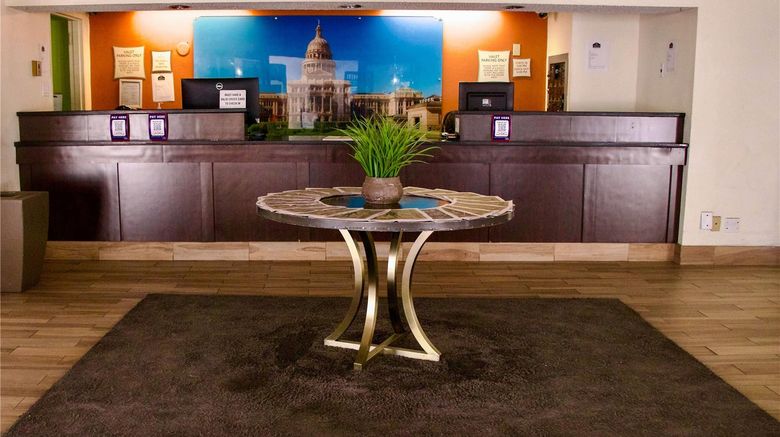 <b>La Quinta Inn Austin Capitol / Downtown Lobby</b>. Images powered by <a href="https://iceportal.shijigroup.com/" title="IcePortal" target="_blank">IcePortal</a>.