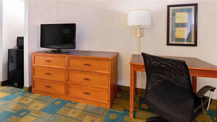 Travelodge by Wyndham Phoenix North Suite
