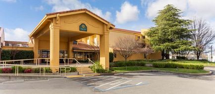 La Quinta Inn & Suites Redding Exterior