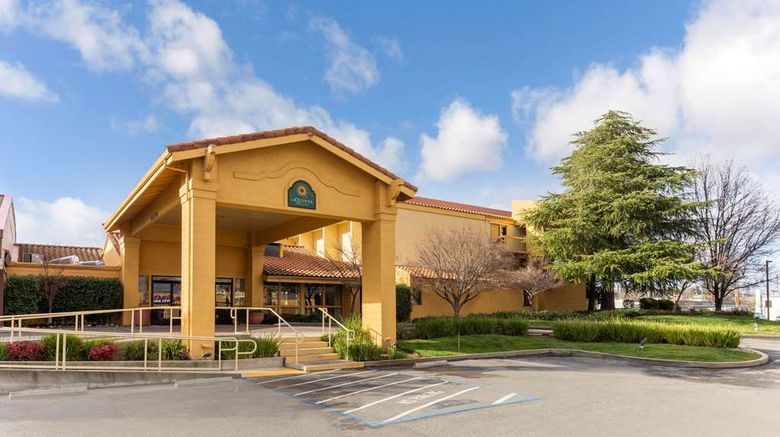 <b>La Quinta Inn & Suites Redding Exterior</b>. Images powered by <a href="https://iceportal.shijigroup.com/" title="IcePortal" target="_blank">IcePortal</a>.