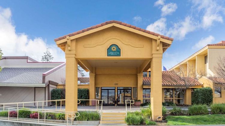 La Quinta Inn & Suites Redding Exterior