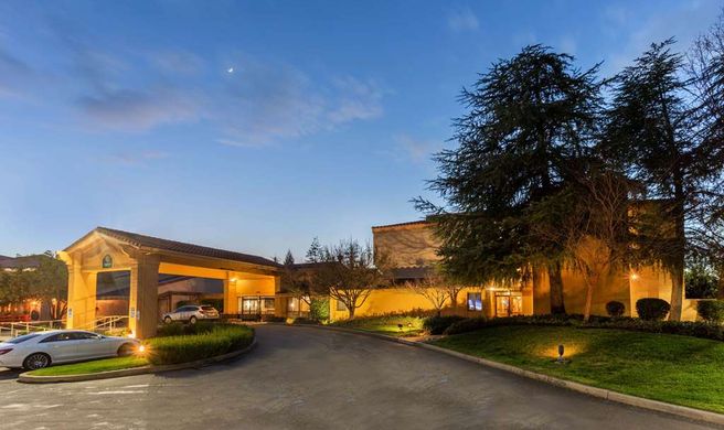 La Quinta Inn & Suites Redding Exterior