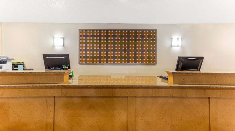 La Quinta Inn & Suites Redding Lobby