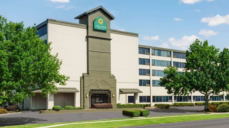 <b>La Quinta Inn New Orleans Airport Exterior</b>. Images powered by <a href="https://iceportal.shijigroup.com/" title="IcePortal" target="_blank">IcePortal</a>.