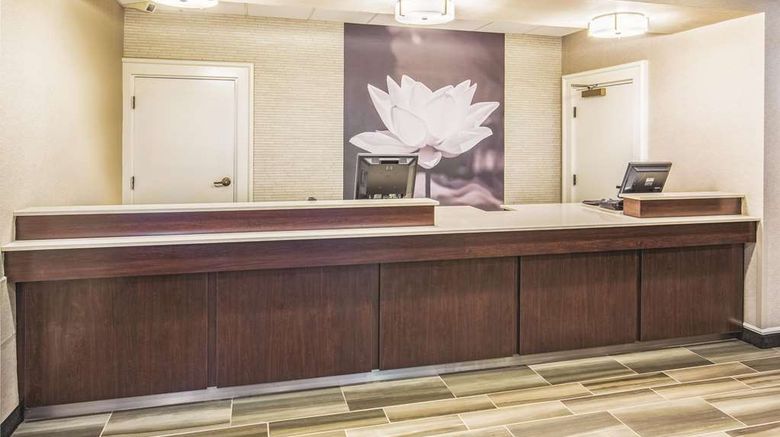 <b>Howard Johnson by Wyndham Sacramento Downtown Lobby</b>. Images powered by <a href="https://iceportal.shijigroup.com/" title="IcePortal" target="_blank">IcePortal</a>.