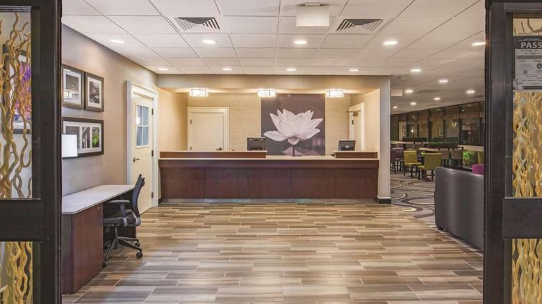 <b>Howard Johnson by Wyndham Sacramento Downtown Lobby</b>. Images powered by <a href="https://iceportal.shijigroup.com/" title="IcePortal" target="_blank">IcePortal</a>.