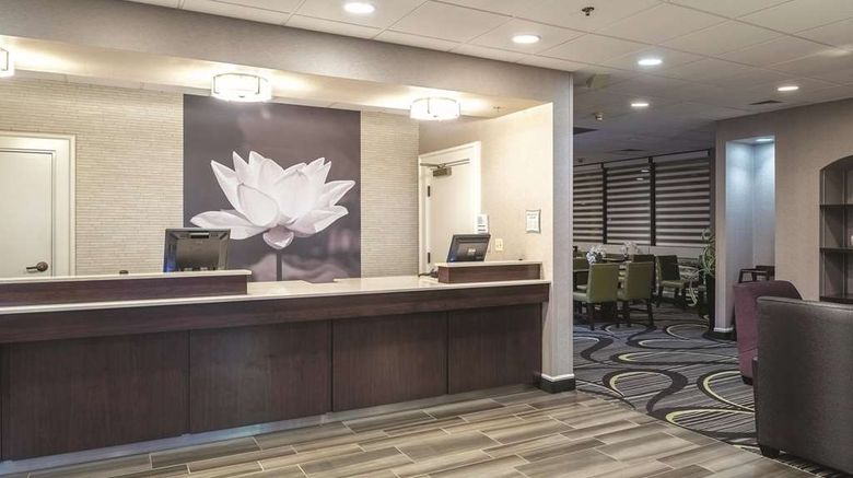 <b>Howard Johnson by Wyndham Sacramento Downtown Lobby</b>. Images powered by <a href="https://iceportal.shijigroup.com/" title="IcePortal" target="_blank">IcePortal</a>.