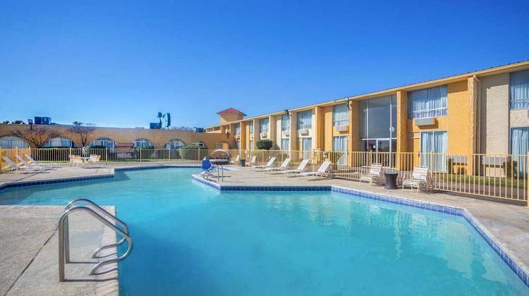 Days Inn by Wyndham Del Rio Pool