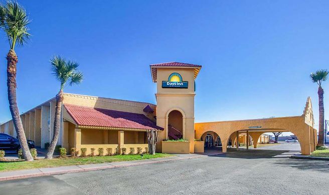 Days Inn by Wyndham Del Rio Exterior