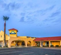 Days Inn by Wyndham Del Rio Exterior