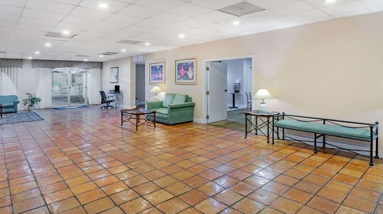 Days Inn by Wyndham Del Rio Lobby