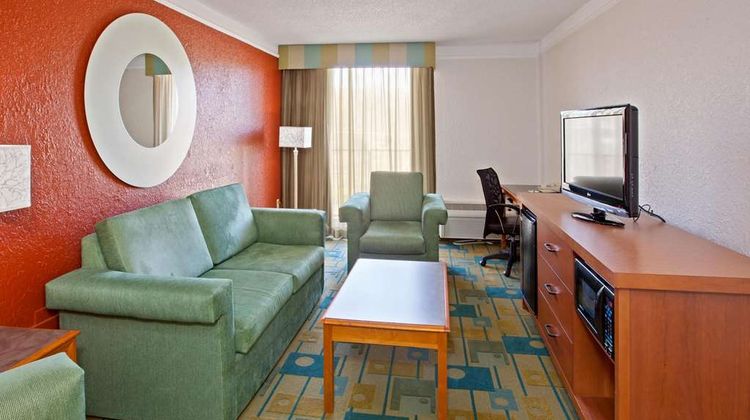 La Quinta Inn & Suites Nashville Arpt Suite