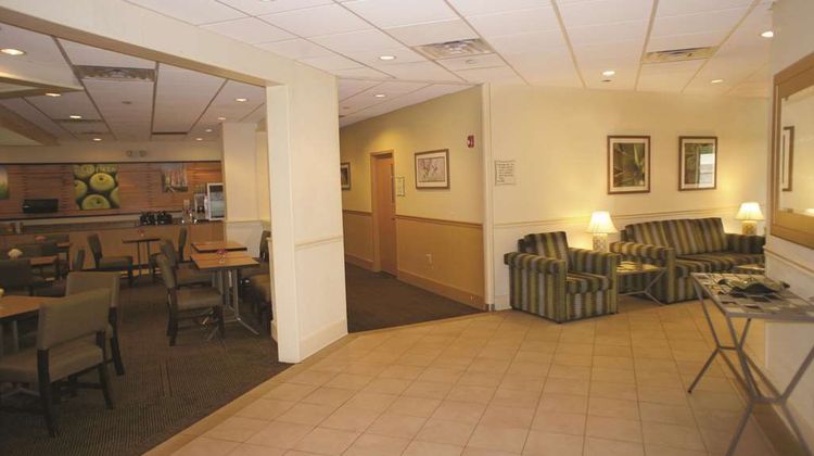 La Quinta Inn & Suites Nashville Arpt Lobby