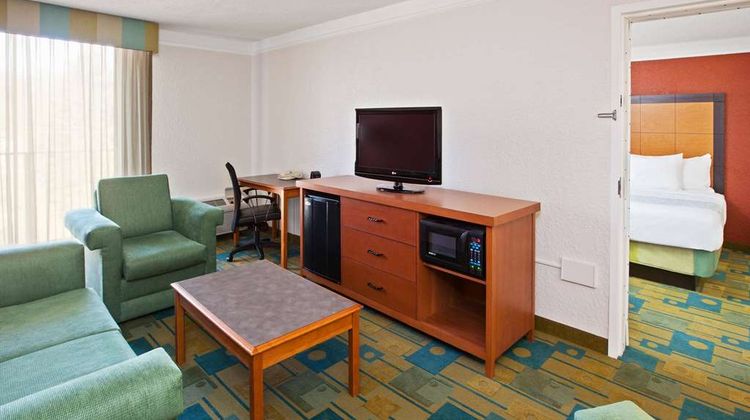La Quinta Inn & Suites Nashville Arpt Suite