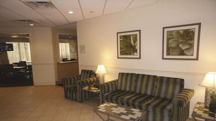 La Quinta Inn & Suites Nashville Arpt Lobby