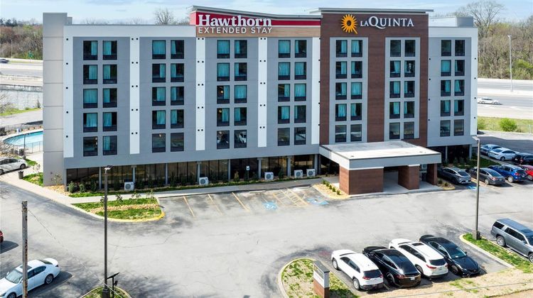 La Quinta Inn & Suites Nashville Arpt Exterior