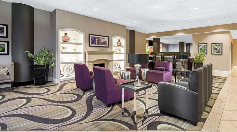 <b>La Quinta Inn & Suites Buena Park Lobby</b>. Images powered by <a href="https://iceportal.shijigroup.com/" title="IcePortal" target="_blank">IcePortal</a>.
