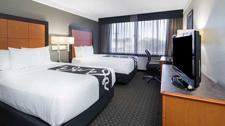 <b>La Quinta Inn & Suites Buena Park Room</b>. Images powered by <a href="https://iceportal.shijigroup.com/" title="IcePortal" target="_blank">IcePortal</a>.