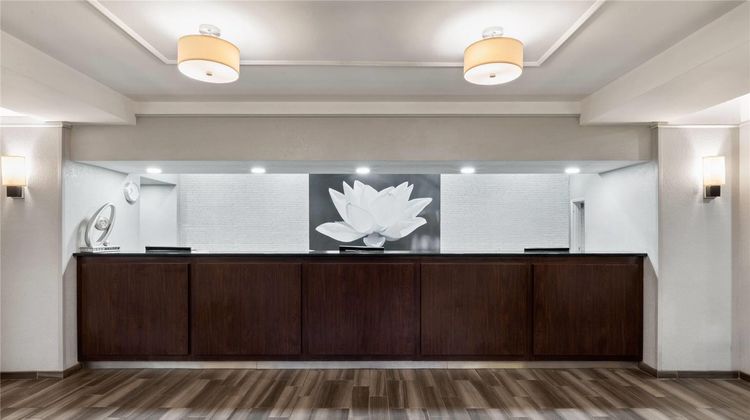 La Quinta Inn-Suites San Antonio Airport Lobby