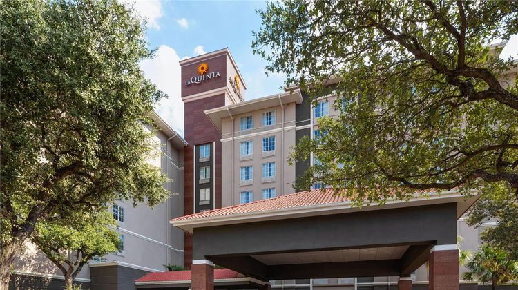 La Quinta Inn-Suites San Antonio Airport Exterior
