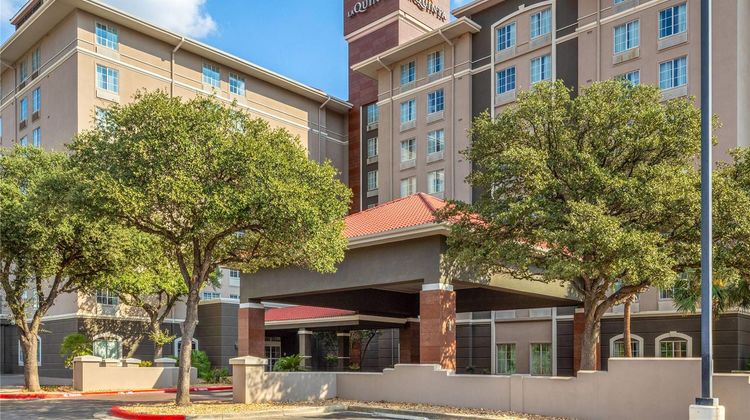 La Quinta Inn-Suites San Antonio Airport Exterior