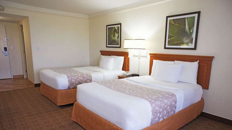 <b>La Quinta Inn & Suites Coral Springs Room</b>. Images powered by <a href="https://iceportal.shijigroup.com/" title="IcePortal" target="_blank">IcePortal</a>.
