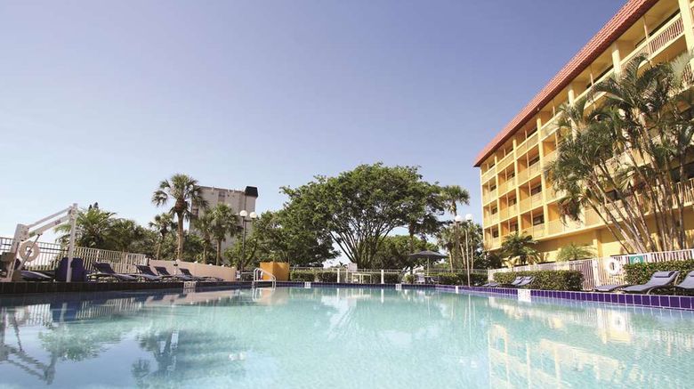 <b>La Quinta Inn & Suites Coral Springs Pool</b>. Images powered by <a href="https://iceportal.shijigroup.com/" title="IcePortal" target="_blank">IcePortal</a>.