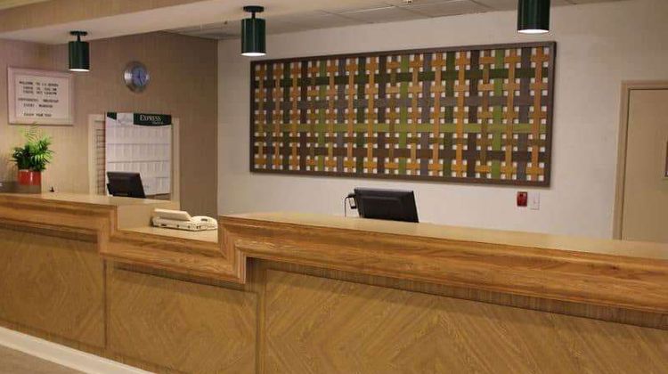 La Quinta Inn & Suites Coral Springs Lobby