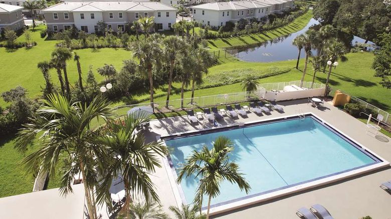 <b>La Quinta Inn & Suites Coral Springs Pool</b>. Images powered by <a href="https://iceportal.shijigroup.com/" title="IcePortal" target="_blank">IcePortal</a>.