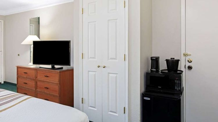 Baymont Inn Fort Stockton Room