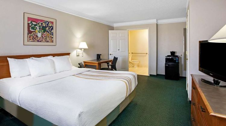 Baymont Inn Fort Stockton Room