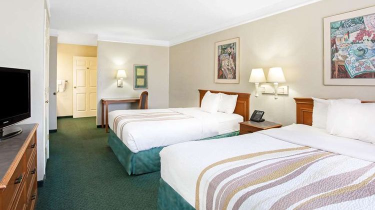 Baymont Inn Fort Stockton Room
