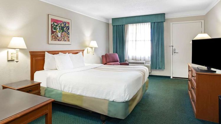 Baymont Inn Fort Stockton Room