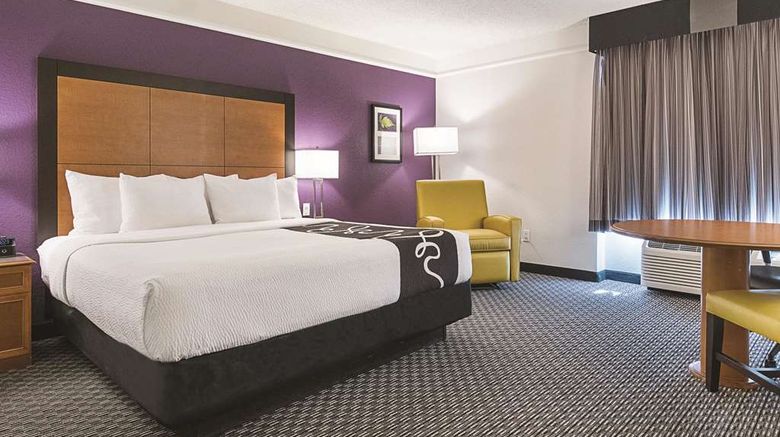 <b>La Quinta Inn San Marcos Room</b>. Images powered by <a href="https://iceportal.shijigroup.com/" title="IcePortal" target="_blank">IcePortal</a>.