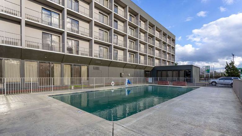 <b>La Quinta Inn Kingsport Tri-Cities Arpt Pool</b>. Images powered by <a href="https://iceportal.shijigroup.com/" title="IcePortal" target="_blank">IcePortal</a>.