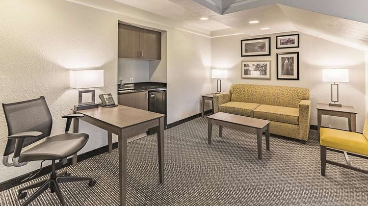 La Quinta Inn-Suites Austin Mopac North Suite