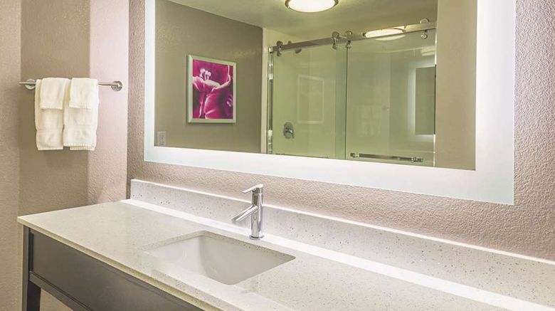 <b>La Quinta Inn-Suites Austin Mopac North Suite</b>. Images powered by <a href="https://iceportal.shijigroup.com/" title="IcePortal" target="_blank">IcePortal</a>.
