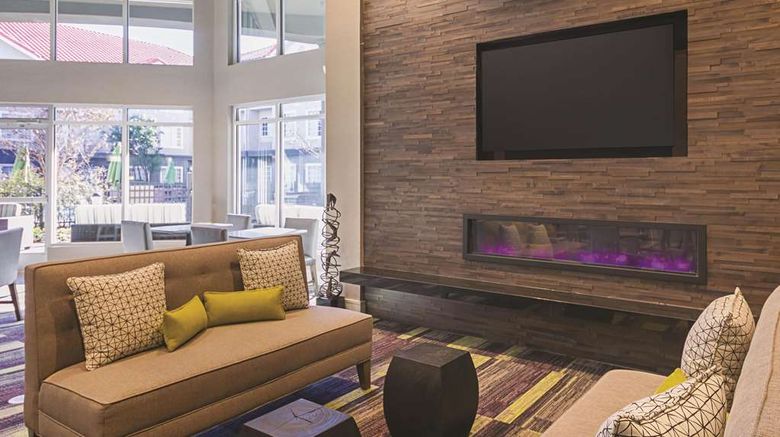 <b>La Quinta Inn-Suites Austin Mopac North Lobby</b>. Images powered by <a href="https://iceportal.shijigroup.com/" title="IcePortal" target="_blank">IcePortal</a>.
