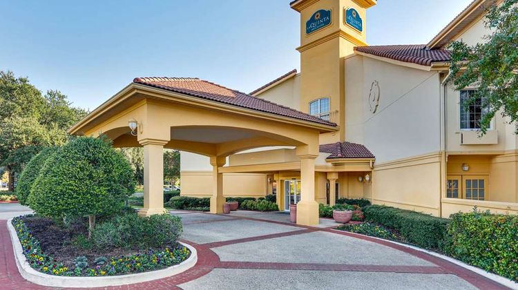 La Quinta Inn & Suites Dallas Addison Exterior