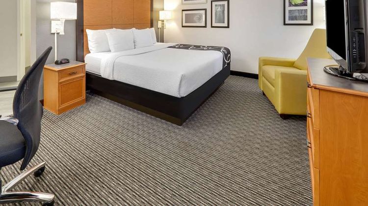 La Quinta Inn & Suites Dallas Addison Room