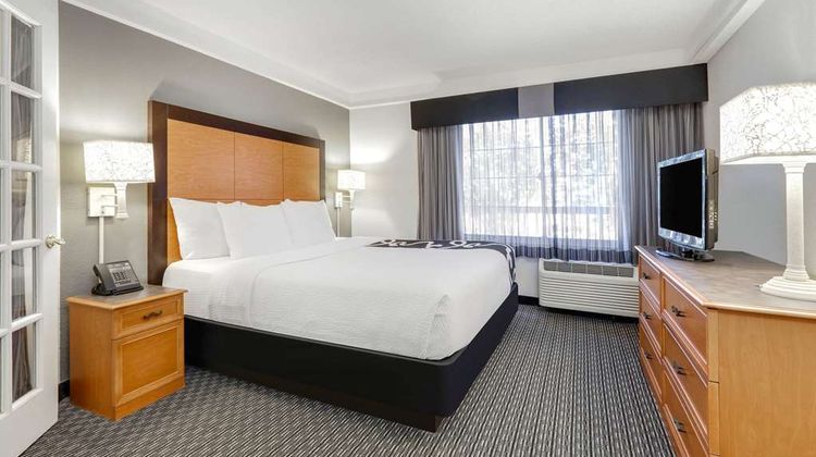 La Quinta Inn & Suites Dallas Addison Suite