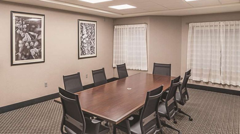 <b>La Quinta Inn & Suites Flagstaff Meeting</b>. Images powered by <a href="https://iceportal.shijigroup.com/" title="IcePortal" target="_blank">IcePortal</a>.