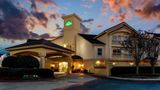 <b>La Quinta Inn & Suites Macon Exterior</b>. Images powered by <a href="https://iceportal.shijigroup.com/" title="IcePortal" target="_blank">IcePortal</a>.