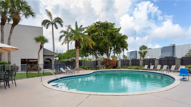 La Quinta Inn Cypress Creek Pool