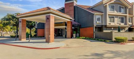 La Quinta Inn & Suites DFW Airport North Exterior